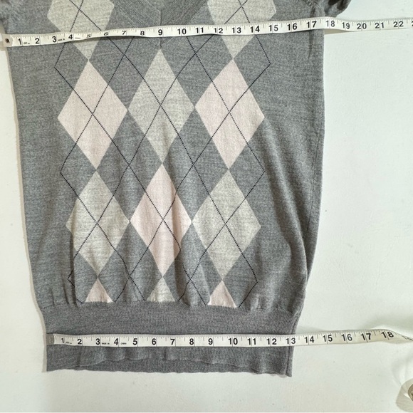 J. Crew Gray V-Neck Sweater w/Argyle Pattern
Medium 100% Merino Wool Lightweight - Picture 5 of 6